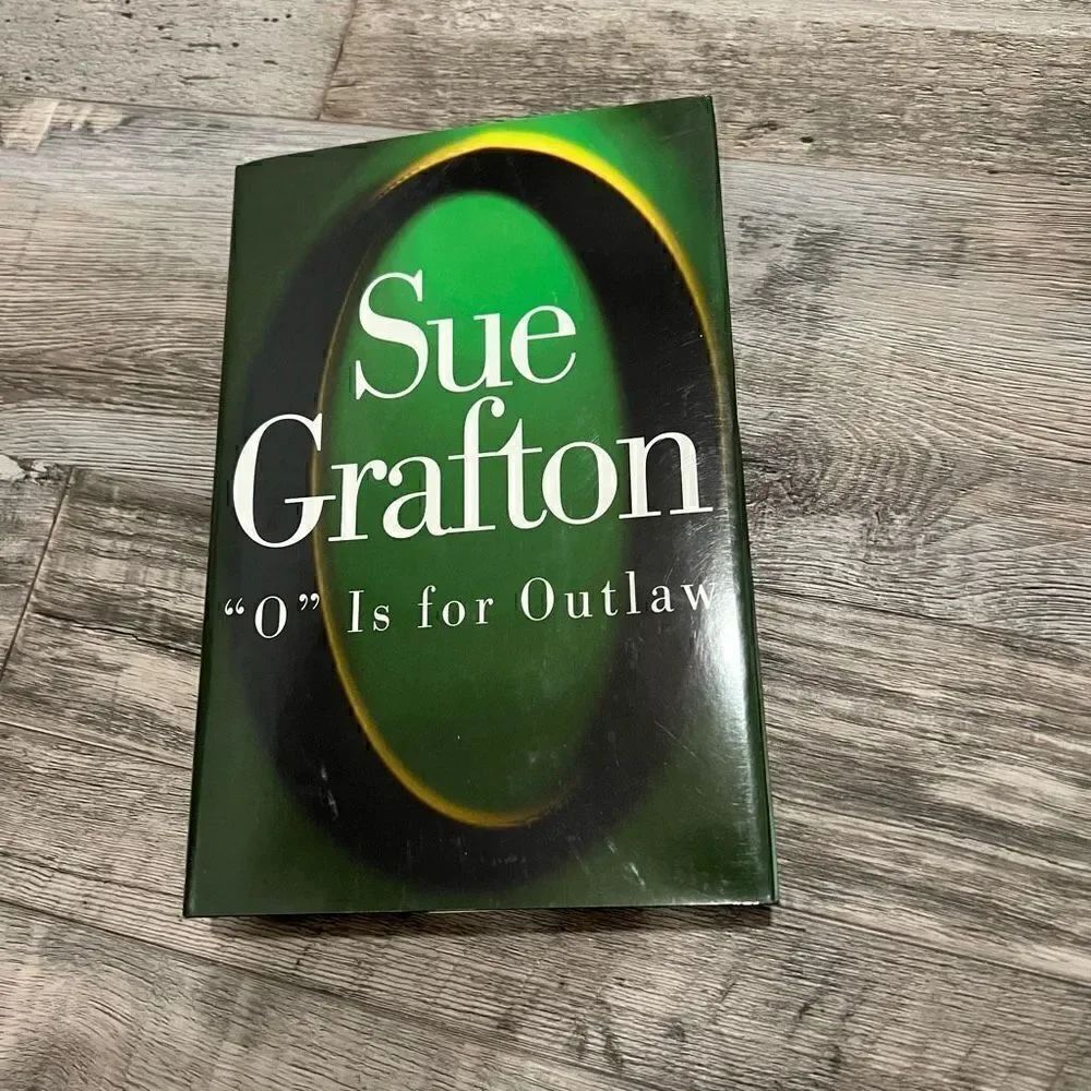 “O” for Outlaw by Sue Grafton Hardback